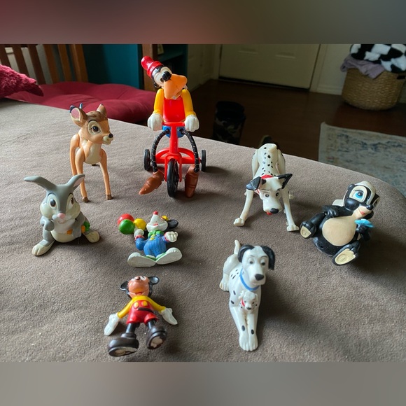 Disney Lot - Picture 1 of 8